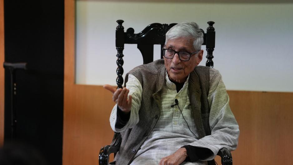 Professor Rajmohan Gandhi speaks with conference participants. Professor Rajmohan Gandhi speaks with conference participants.